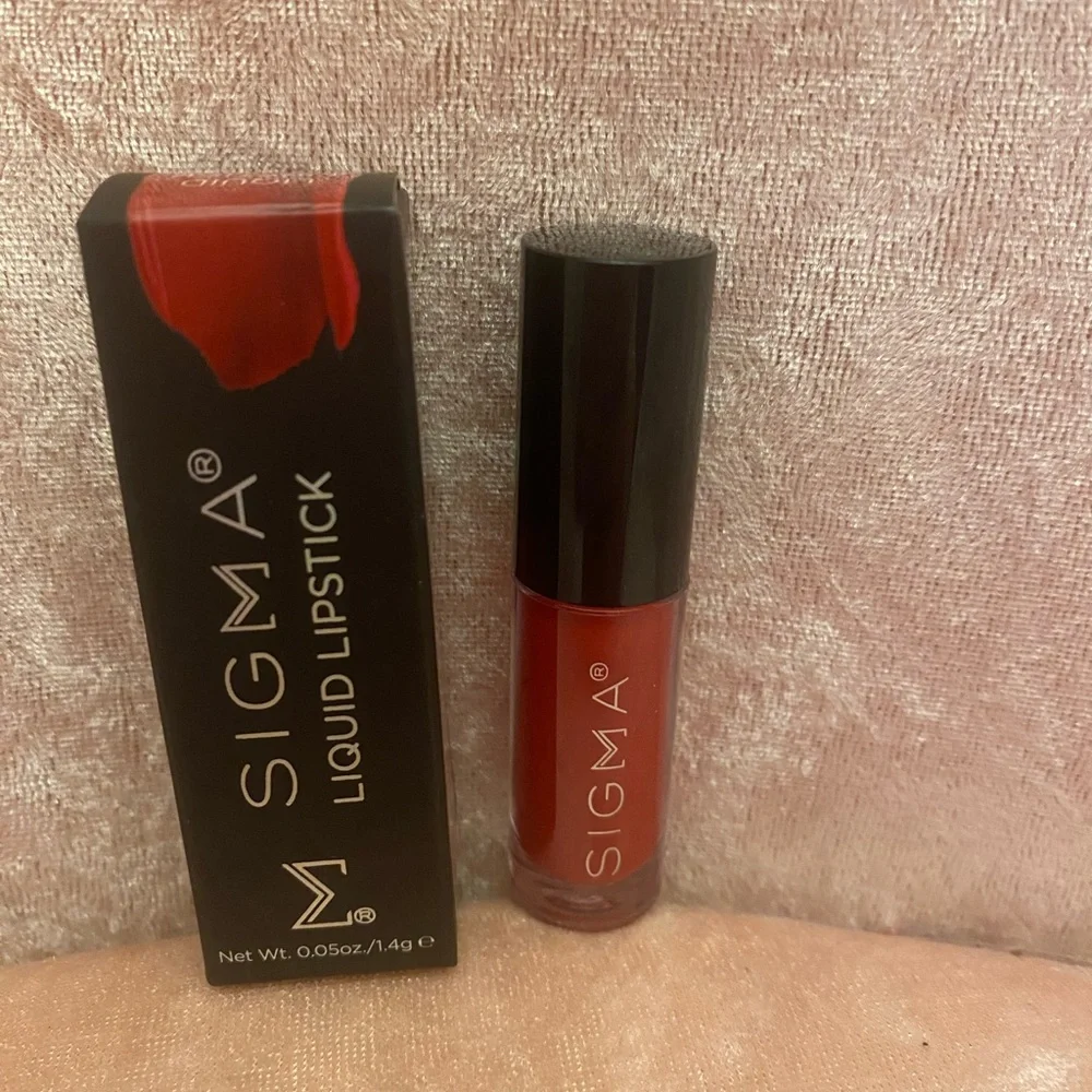 Travel size Sigma liquid lipstick 💄 in the color Venom (red)